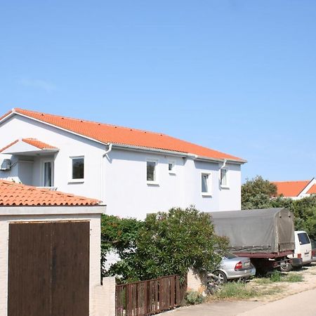 Apartments With A Parking Space Mandre, Pag - 6405 Kolan Exterior foto