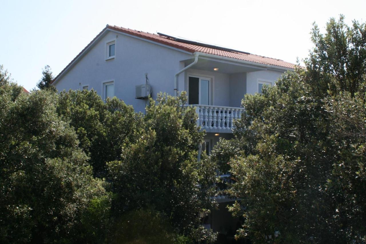 Apartments With A Parking Space Mandre, Pag - 6405 Kolan Exterior foto