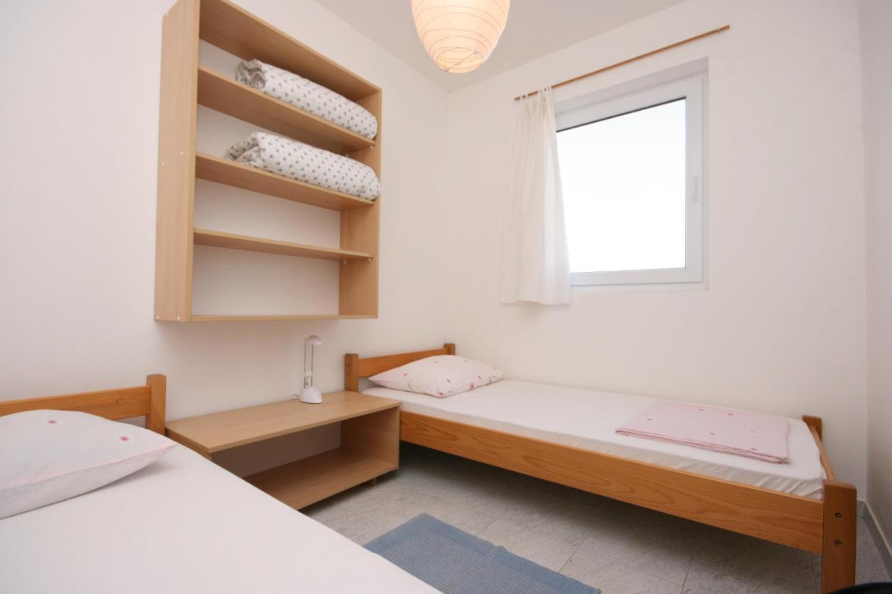 Apartments With A Parking Space Mandre, Pag - 6405 Kolan Exterior foto