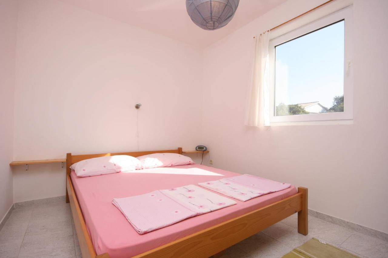 Apartments With A Parking Space Mandre, Pag - 6405 Kolan Exterior foto