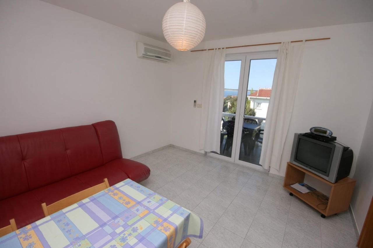 Apartments With A Parking Space Mandre, Pag - 6405 Kolan Exterior foto