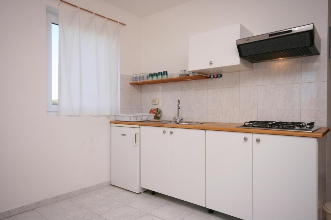 Apartments With A Parking Space Mandre, Pag - 6405 Kolan Exterior foto