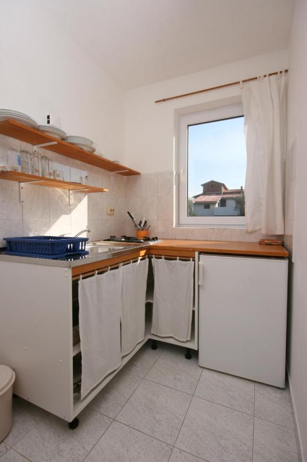 Apartments With A Parking Space Mandre, Pag - 6405 Kolan Exterior foto