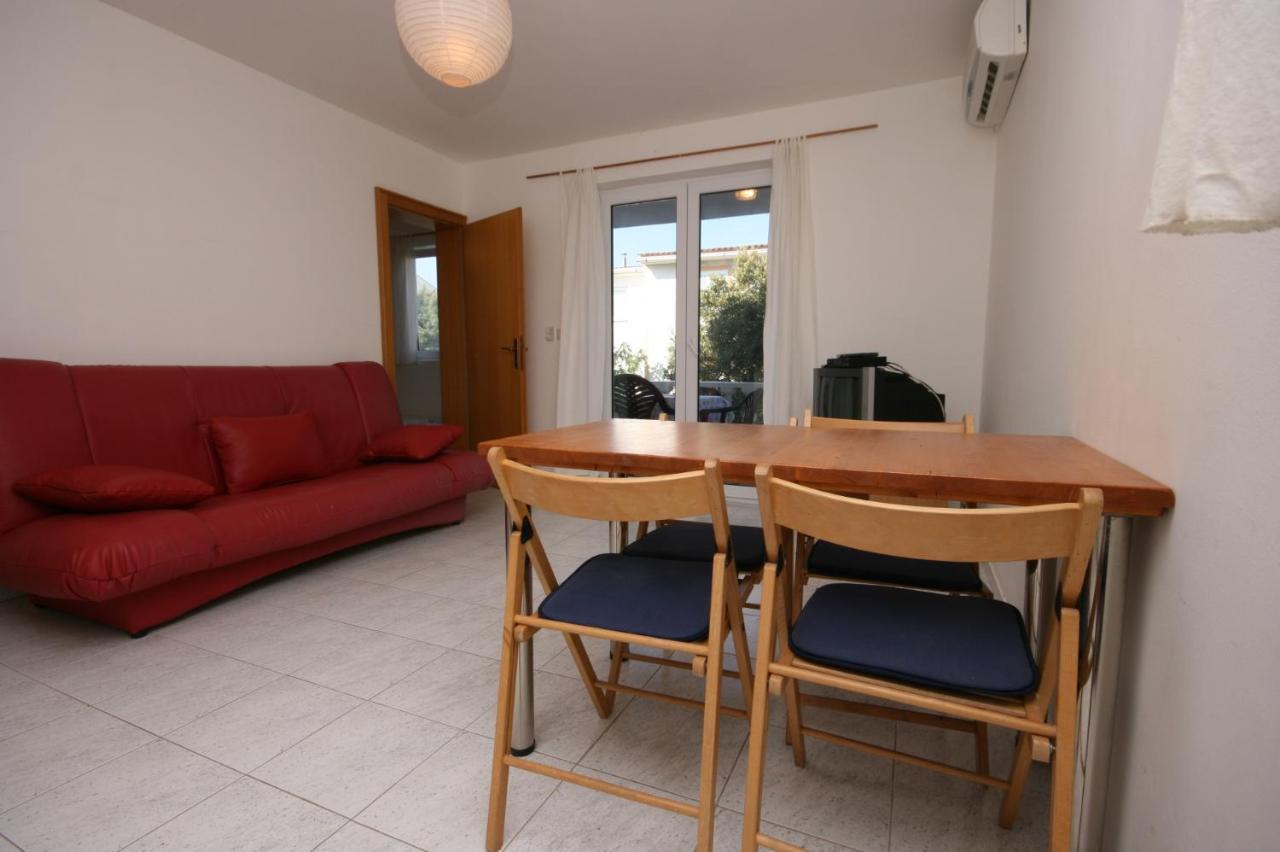 Apartments With A Parking Space Mandre, Pag - 6405 Kolan Exterior foto