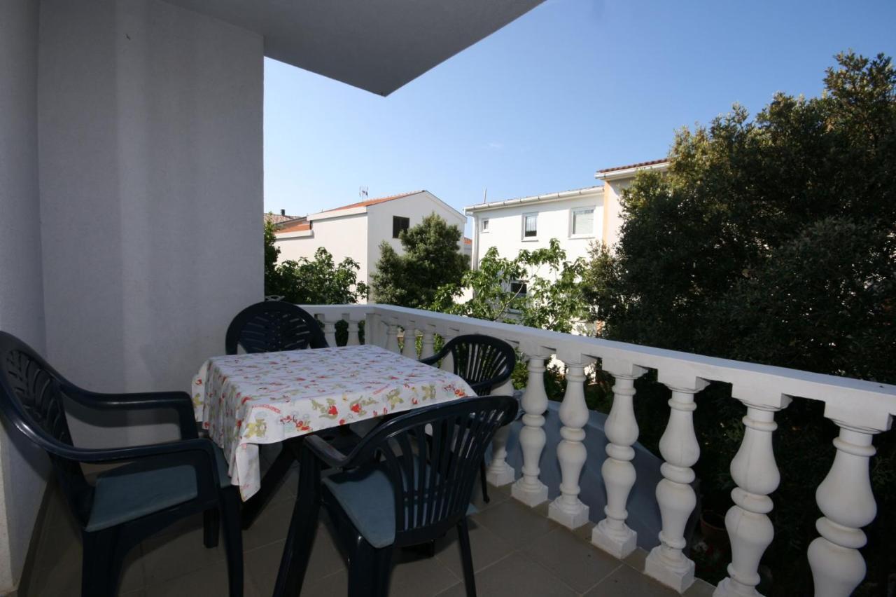 Apartments With A Parking Space Mandre, Pag - 6405 Kolan Exterior foto
