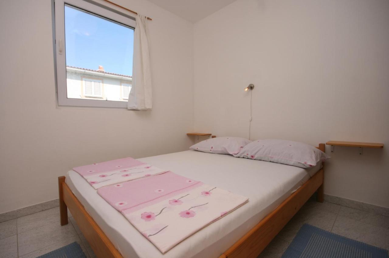 Apartments With A Parking Space Mandre, Pag - 6405 Kolan Exterior foto
