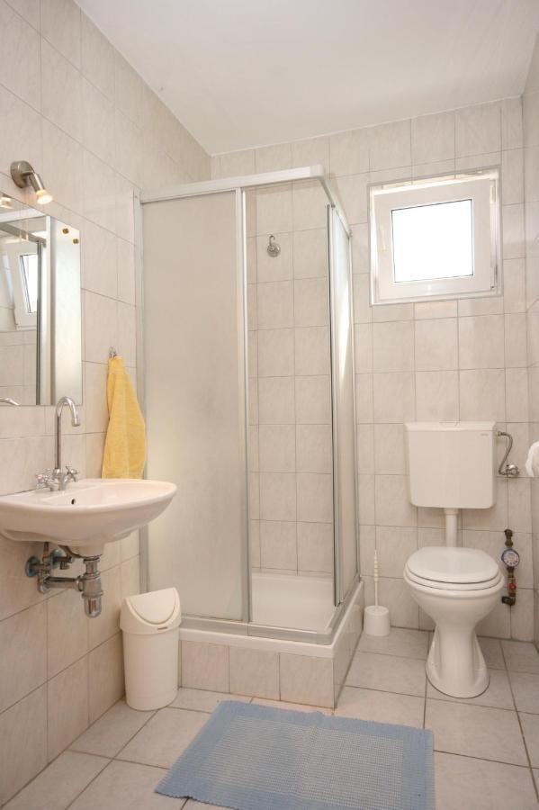 Apartments With A Parking Space Mandre, Pag - 6405 Kolan Exterior foto