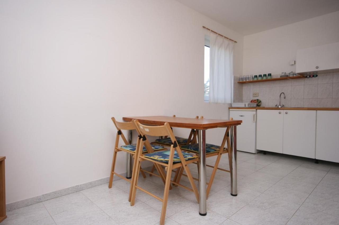 Apartments With A Parking Space Mandre, Pag - 6405 Kolan Exterior foto