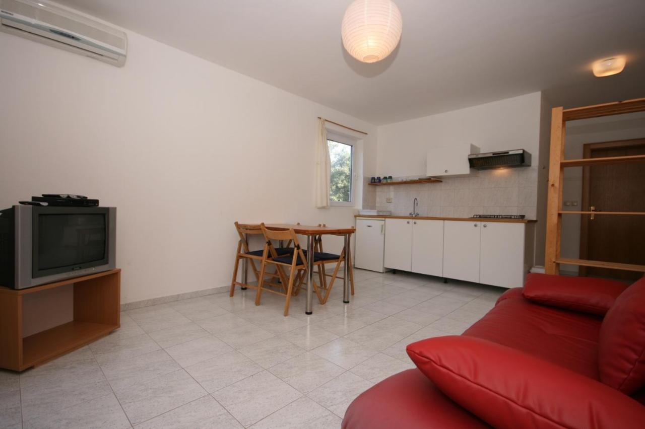 Apartments With A Parking Space Mandre, Pag - 6405 Kolan Exterior foto