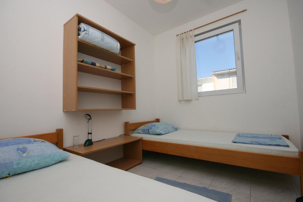 Apartments With A Parking Space Mandre, Pag - 6405 Kolan Exterior foto