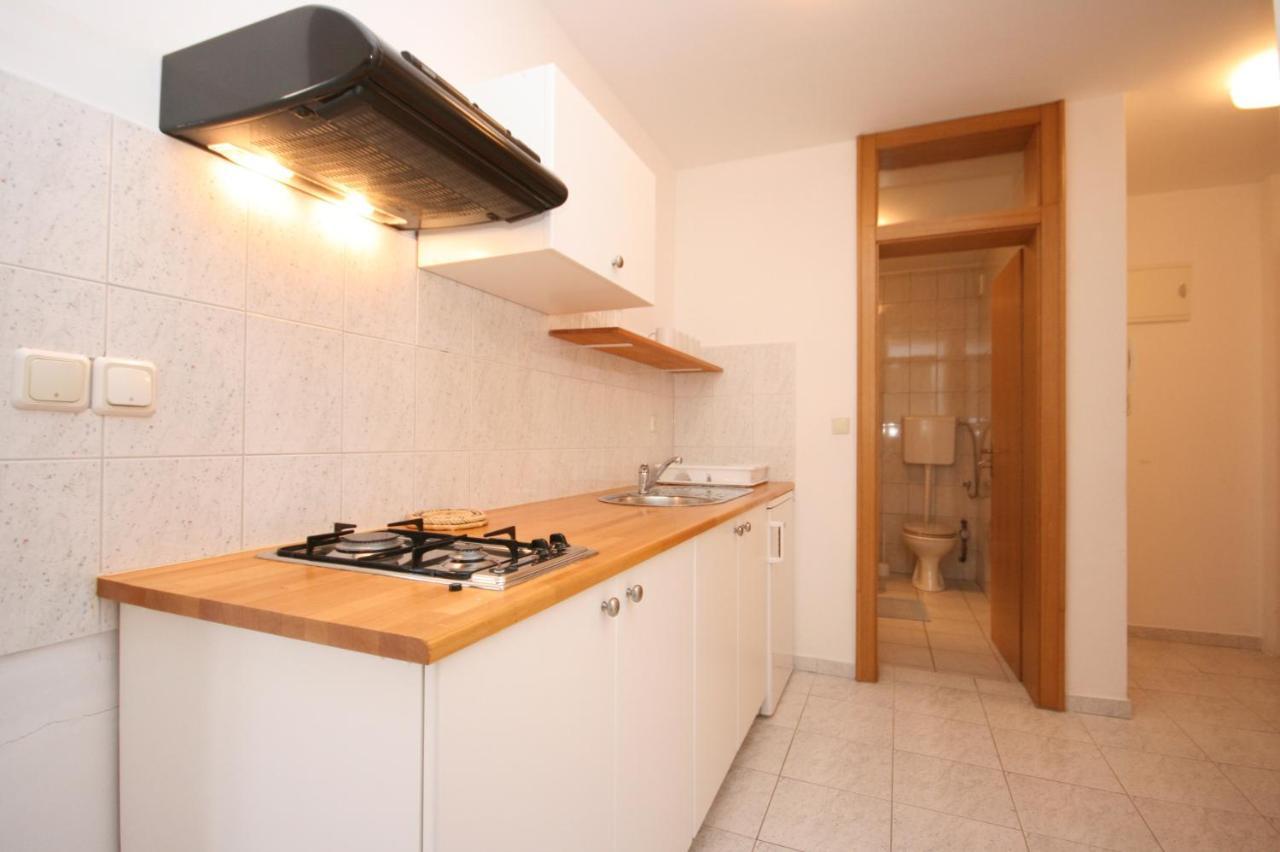 Apartments With A Parking Space Mandre, Pag - 6405 Kolan Exterior foto